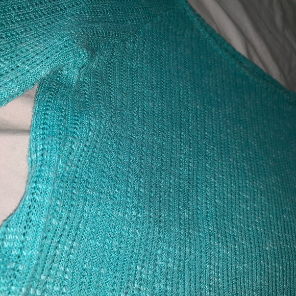 Long sleeve crop top! - Picture 2 of 4